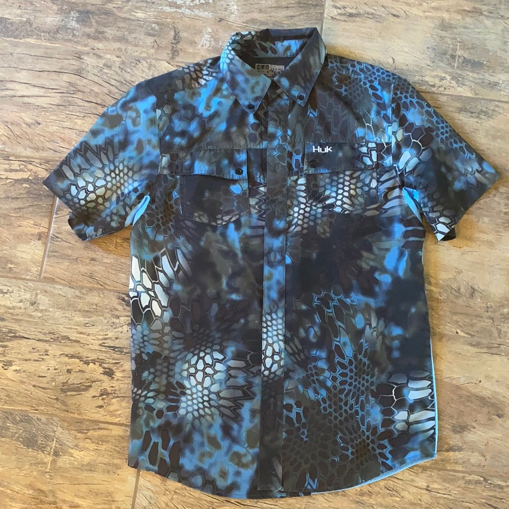 Men’s Huk fishing shirt